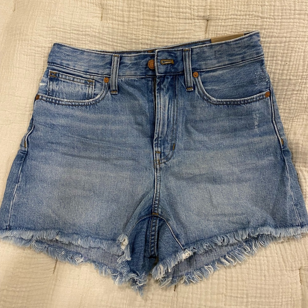 High-waisted Madewell Perfect Jean Short - size 26, medium wash, curvy